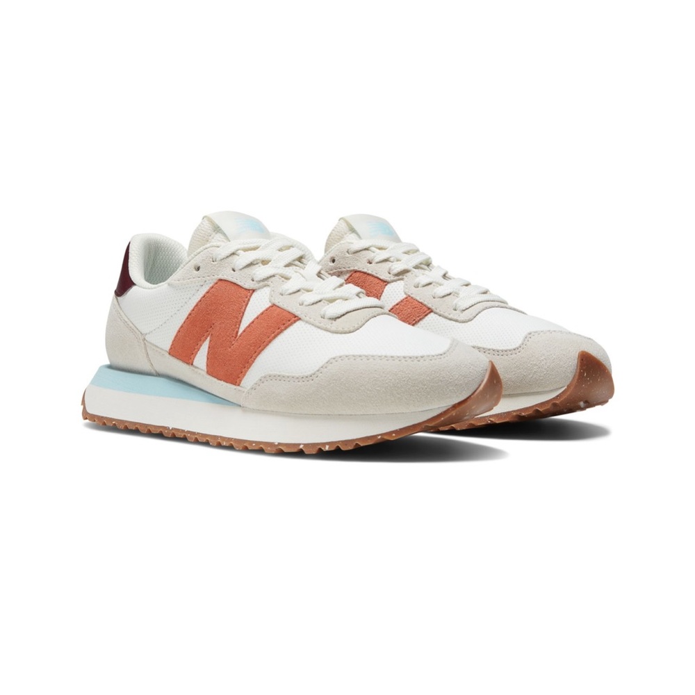 NEW IN BOX New Balance 237